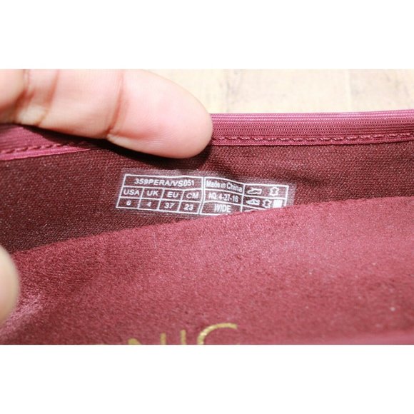 Vionic Red Suede Gold Chain Spark Pera Embellished Ballet Flats 6 Wide - Picture 7 of 9